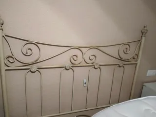 Conjunto cabecero y lámpara dormitorio