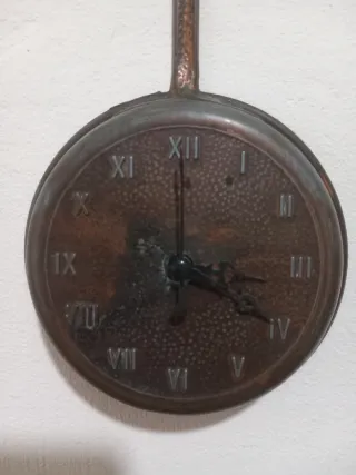 Orologio vintage a forma di padella
