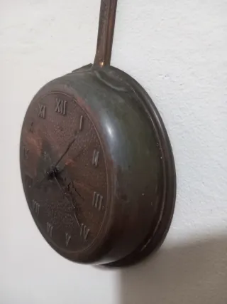 Orologio vintage a forma di padella