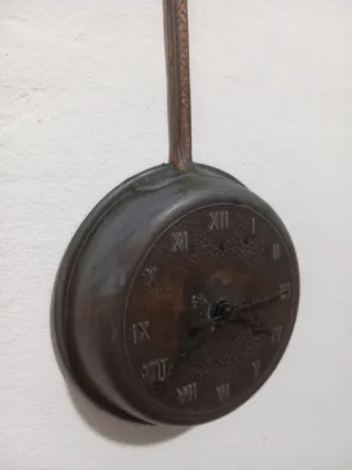 Orologio vintage a forma di padella