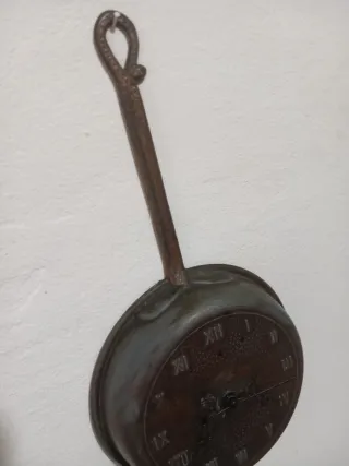 Orologio vintage a forma di padella