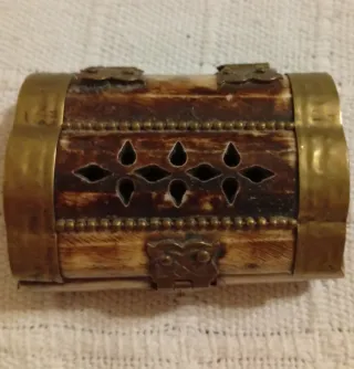 Joyero antiguo hueso y latón