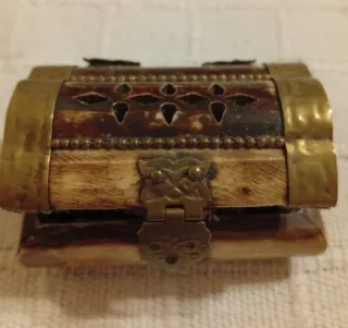 Joyero antiguo hueso y latón
