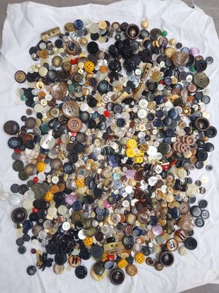 LOTE BOTONES ANTIGUOS ( 1.800 kg)