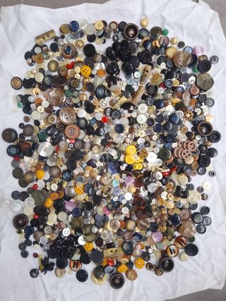 LOTE BOTONES ANTIGUOS ( 1.800 kg)