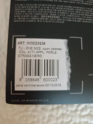 Calcetines negros con perlas y strass