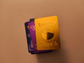 Cartas Pokémon Dorada y Lila Metálicas