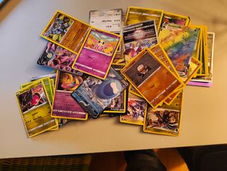 Cartas Pokémon Dorada y Lila Metálicas