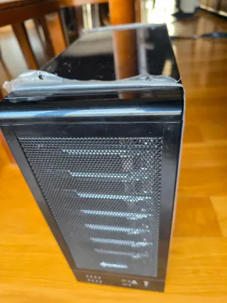 Sharkoon 8 Bay RAID Station