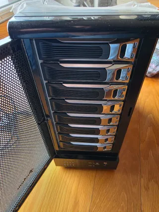 Sharkoon 8 Bay RAID Station