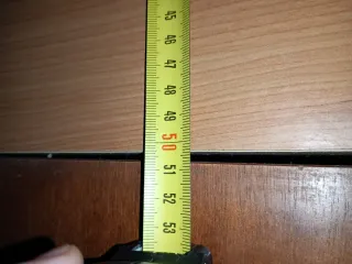 Estantería de madera marrón