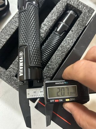 Puños Yamaha Aluminio CNC Negro 22mm