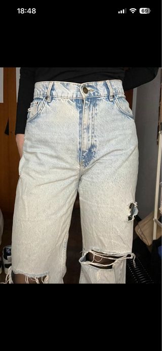 Pantalones vaqueros desgastados