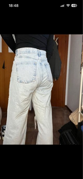 Pantalones vaqueros desgastados