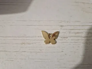 Colgante mariposa chapado en oro