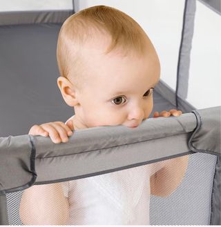 Parque de diversões infantil com bolas