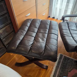 Butaca y otomana de piel