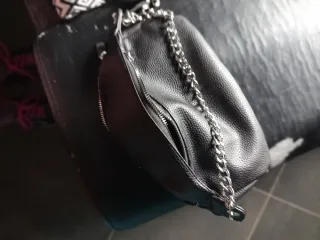 Borsa marsupio nera con cinturino
