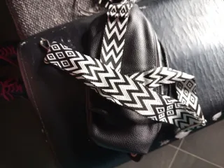 Borsa marsupio nera con cinturino