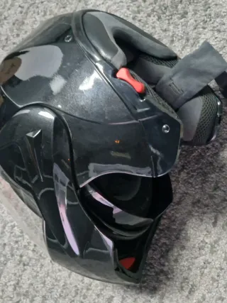 Casco de moto negro