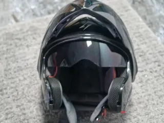 Casco de moto negro