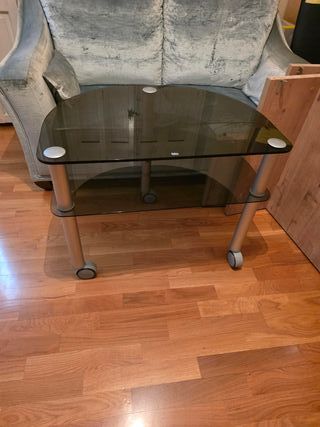 Mesa TV cristal moderno-retro con ruedas. Nuevo