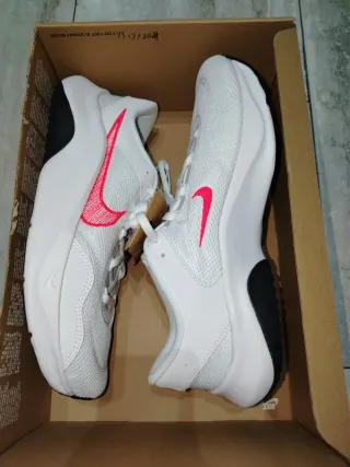 Scarpe Nike Legend Essential Rosa Bianco