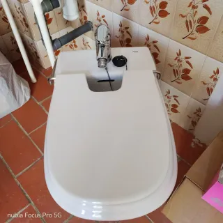 Bidé Roca Blanco con Tapa y Grifo