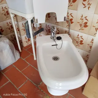 Bidé Roca Blanco con Tapa y Grifo