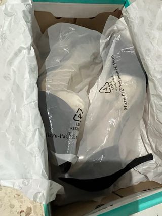 Zapatos de ante negro con transparente