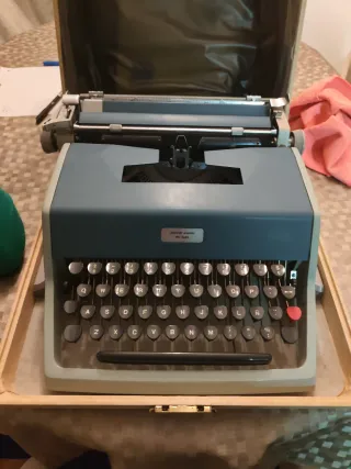 Máquina de escribir Olivetti Studio 44