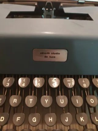 Máquina de escribir Olivetti Studio 44