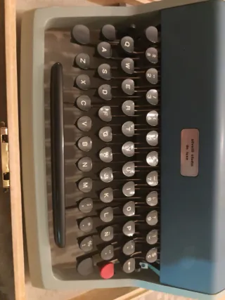 Máquina de escribir Olivetti Studio 44