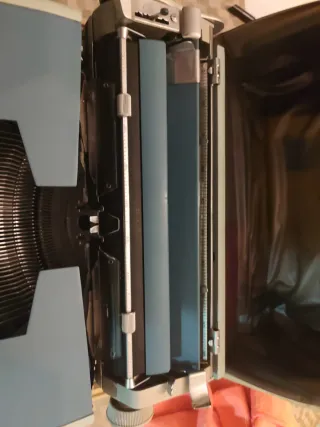 Máquina de escribir Olivetti Studio 44