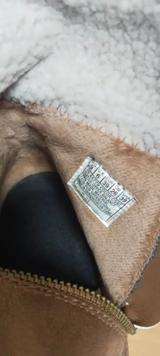 Talla 39.Botines impermeables y forrados.