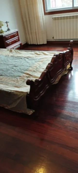 Dormitorio antiguo madera y mármol