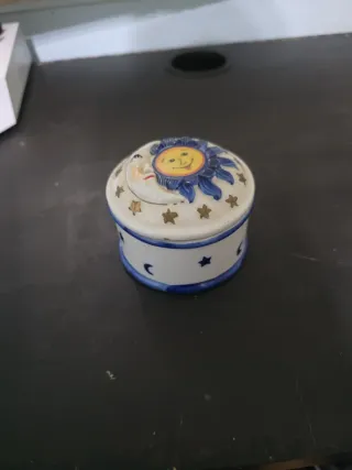 Joyero de porcelana con sol y luna