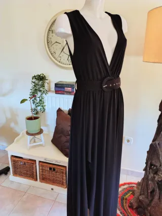 Vestido largo negro con cinturón