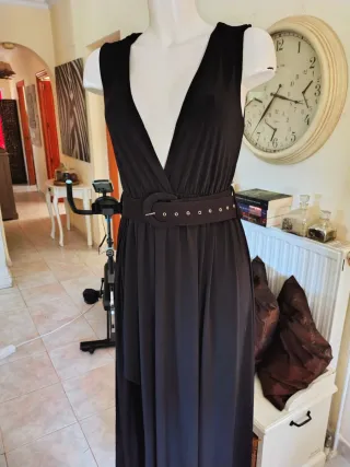 Vestido largo negro con cinturón