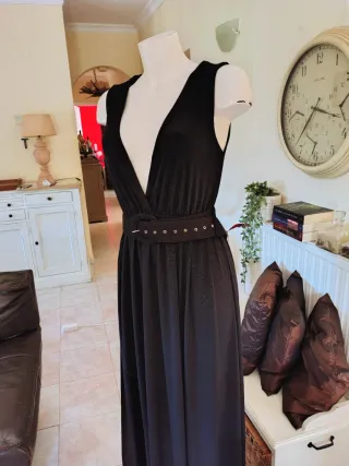 Vestido largo negro con cinturón