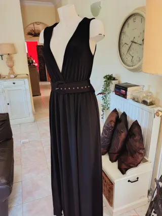 Vestido largo negro con cinturón