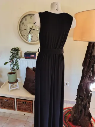 Vestido largo negro con cinturón