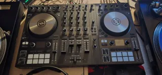 Controlador DJ Traktor S4 MK3 + Traktor Pro