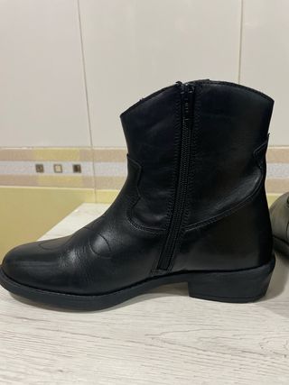 Botas de Piel Negras Talla 37 marca COCONUT,
