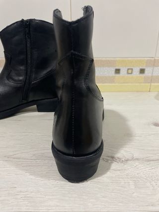 Botas de Piel Negras Talla 37 marca COCONUT,