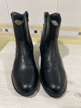 Botas de Piel Negras Talla 37 marca COCONUT,