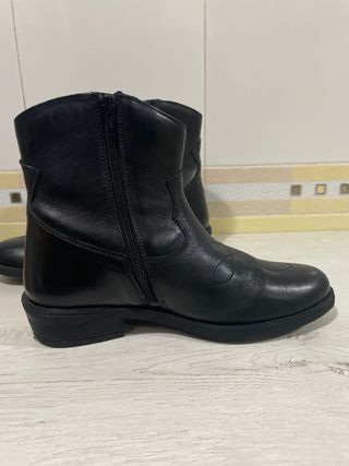 Botas de Piel Negras Talla 37 marca COCONUT,