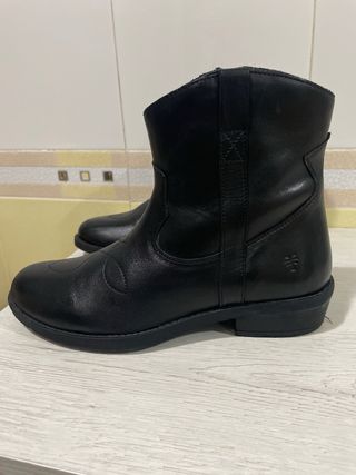 Botas de Piel Negras Talla 37 marca COCONUT,