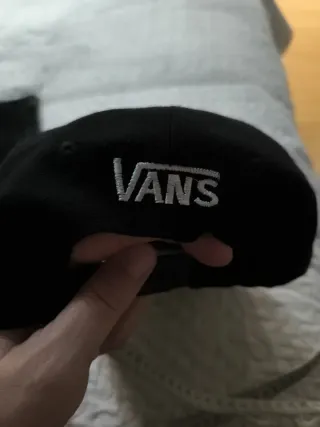 Gorra Vans Negra y Morada