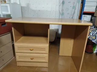 Escritorio madera con cajonera